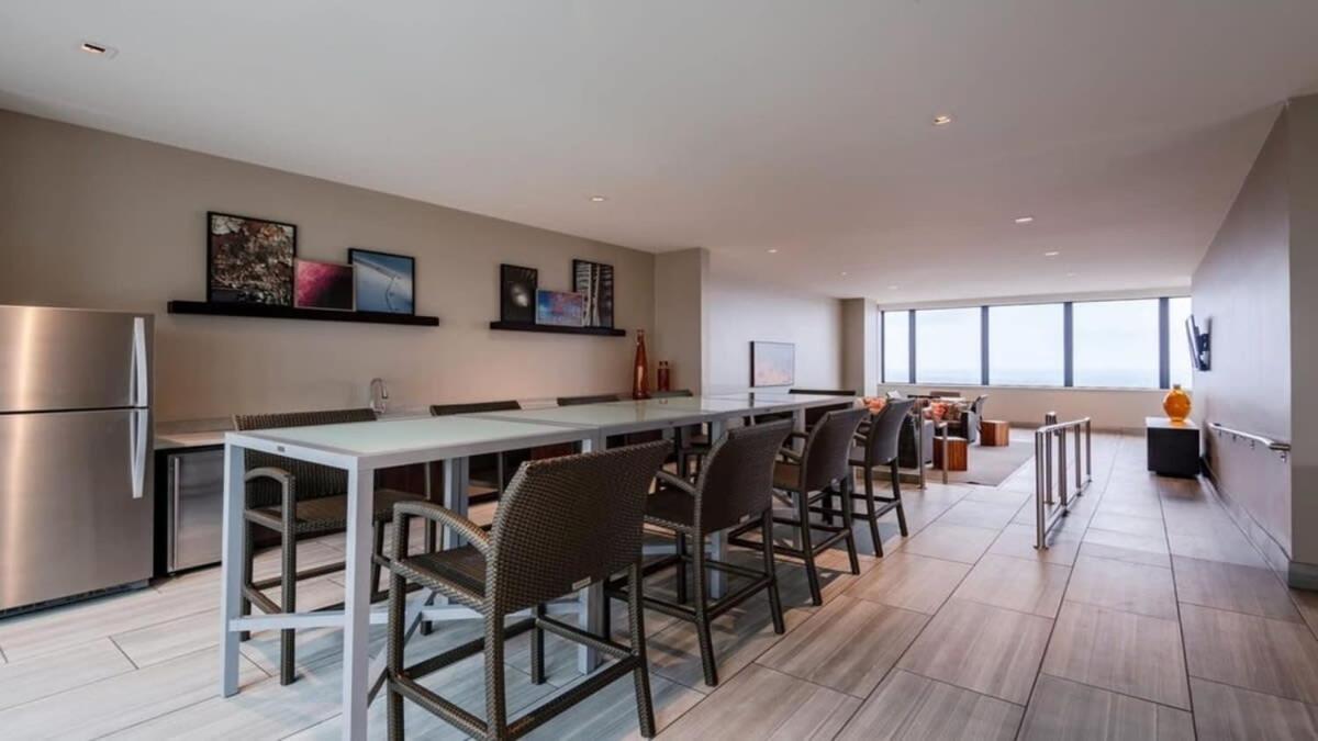 18Th Fl Stylish Cozysuites With Pool, Gym #1 Dallas Eksteriør billede